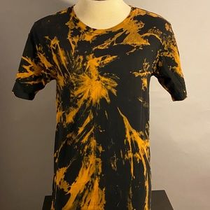 Black & Tan Long Hemline Tee by On the Byas